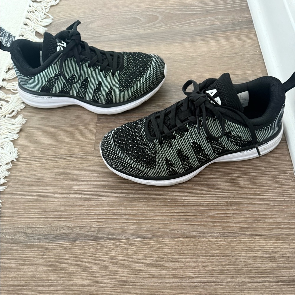 APL TechLoom Pro Sneakers – Women’s 7.5 (EU 38) – Black w/ Metallic Knit